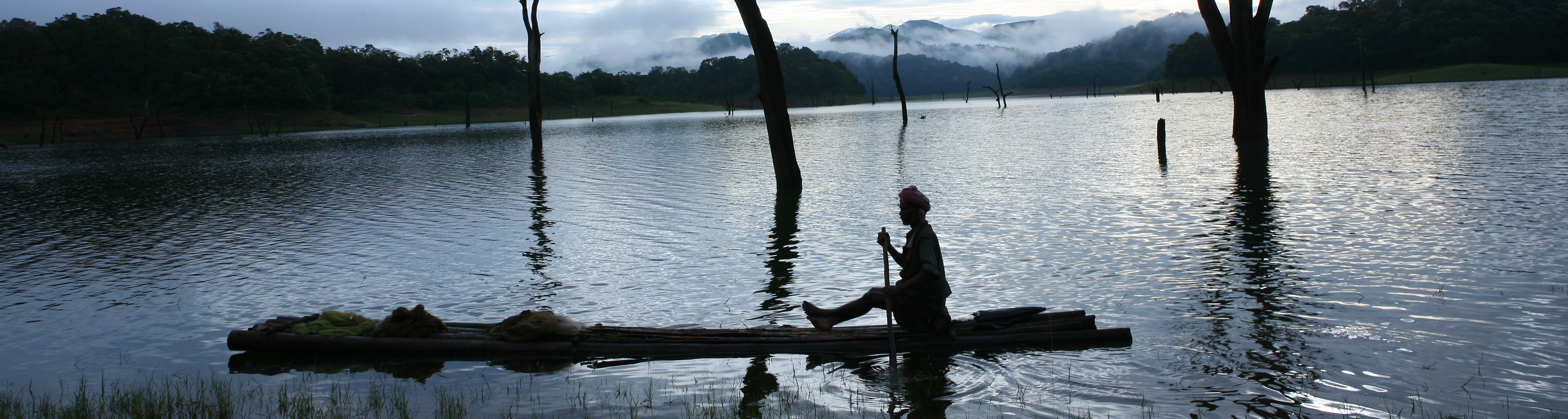 Local-fisherman-in-the-Periyar-Tiger-Reserve-e1380376223785